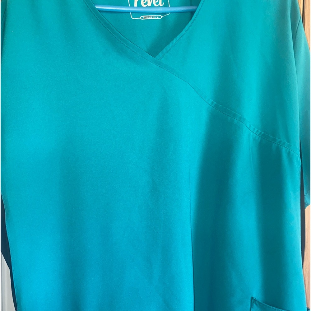 Size 3 cl nursing scrub top